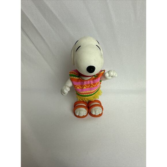 RARE 1999 Hasbro Snoopy Poncho W/Sandles Toy - Picture 1 of 6